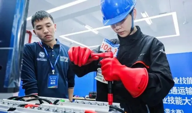 人才缺口超百萬(wàn)！新能源汽修引熱議：車(chē)企大佬在線(xiàn)指南